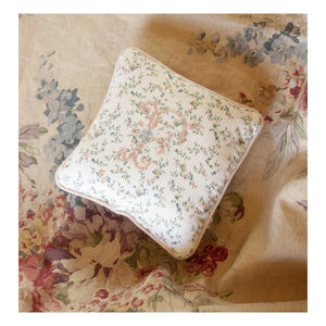 Editions Aimable - Fawn Clovis cojín | Bouquet Gauze