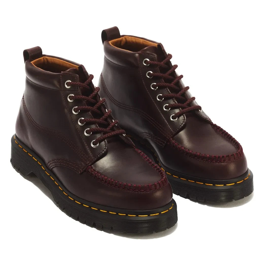 Dr Martens - أحذية Lowell Chukka ذات الخياطة العلوية وبأربطة | بني مثلج