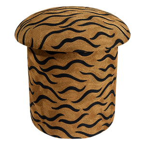 Doing Goods - Maya Löwe Bestickter Pouf | Camel