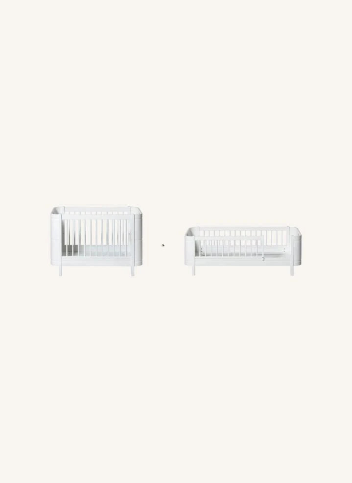 Oliver Furniture - طقم تحويل خشبي Mini+ من سرير الطفل إلى سرير للمراهق | أبيض