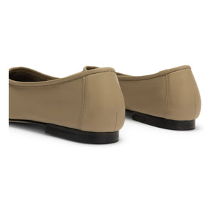 BY FAR - Prudence Dokulu Leather Loafers | Beige