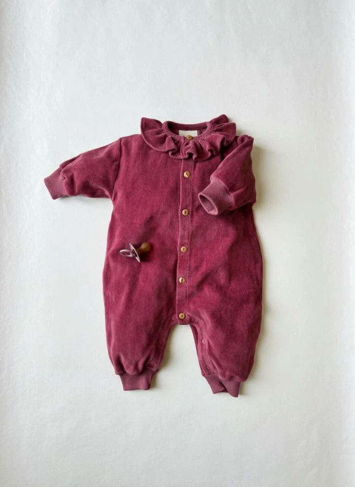 Studio Bohème - Iris Organische Baumwollvelours Overall | Himbeerrot