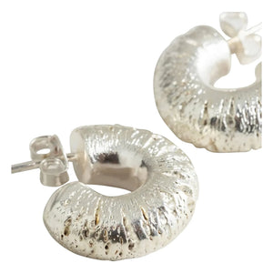 Louise Damas - La Craquelée Hoop Earrings | Silver