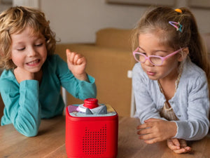 Tonies - İngilizce Unlucky Jo: अराजकता से भरा एक मज़ेदार दिन - Tonieplay