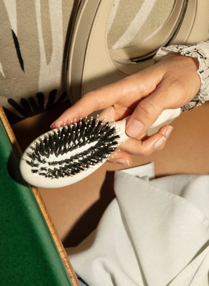 La Bonne Brosse - La Petite Brosse: فرشاة ناعمة أساسية رقم 03 - لفروة الشعر الحساسة | كريم