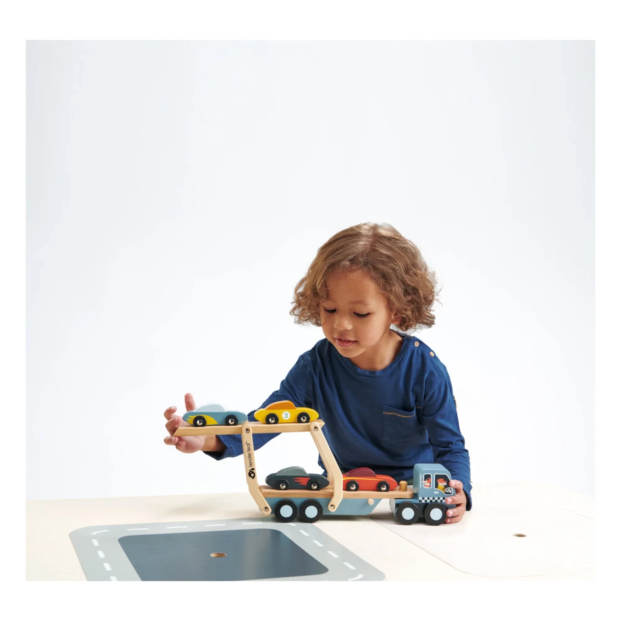 Tender Leaf Toys - Ahşap Araç Taşıyıcı