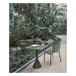 Hay - Mesa Palissade Cone diseñada por Ronan y Erwan Bouroullec - 65 x 65 cm | Verde oliva