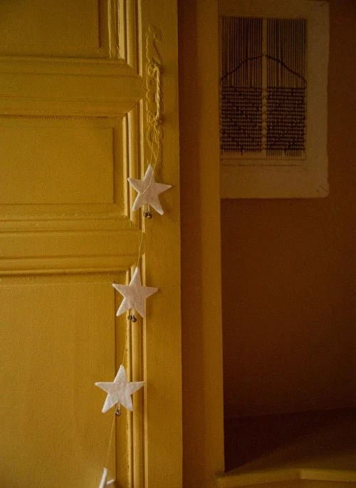 Muskhane - “Shooting Stars” Keçe Süs Zinciri | Ekru