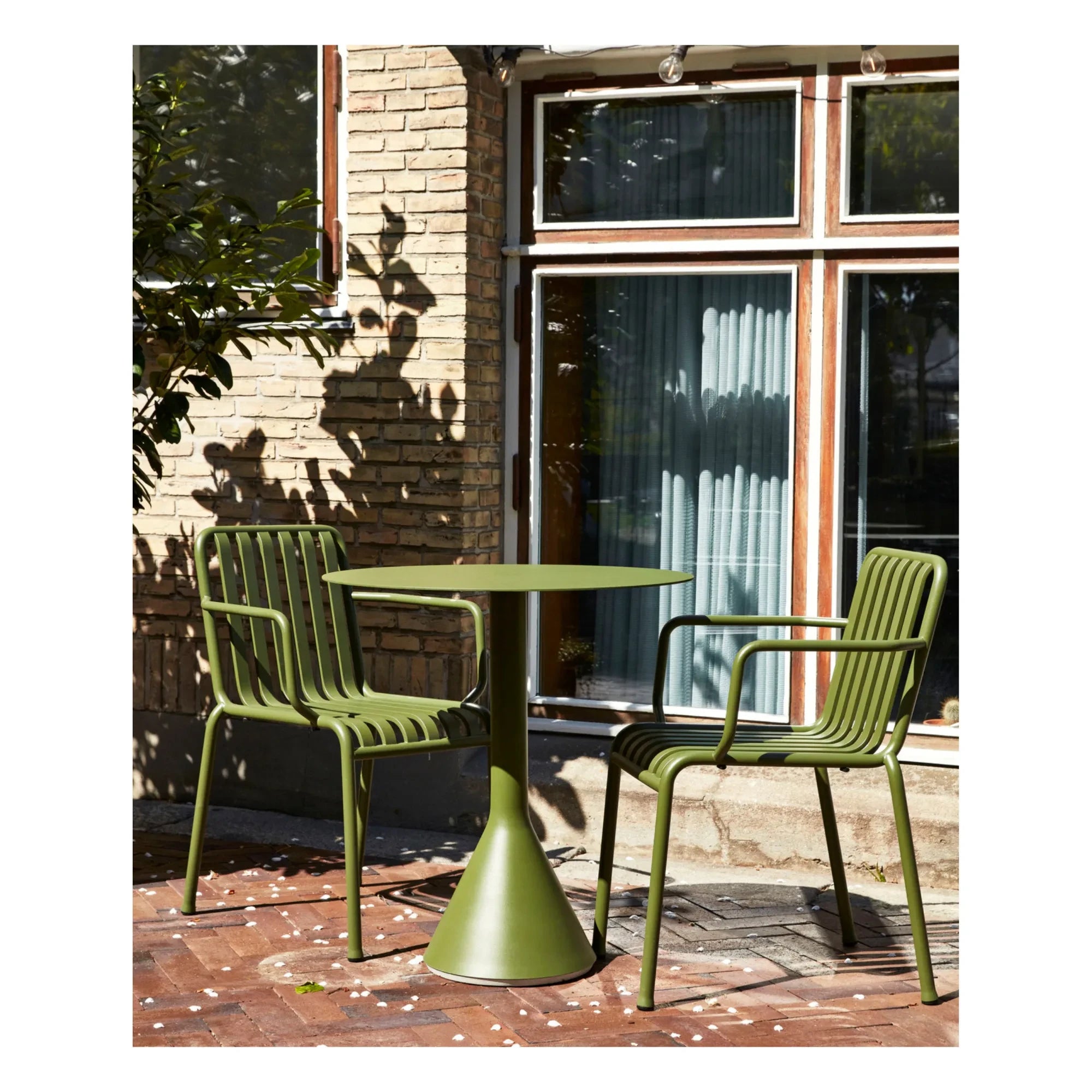 Hay - Ronan ve Erwan Bouroullec tarafından tasarlanan Palissade Cone Table - 65 x 65 cm | Zeytin yeşili