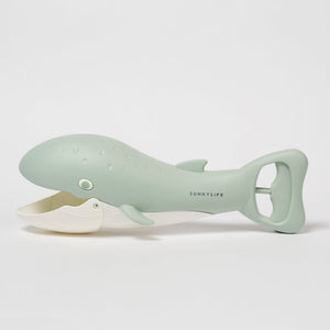 Sunnylife - Whale Green Kum Toplama Oyuncağı