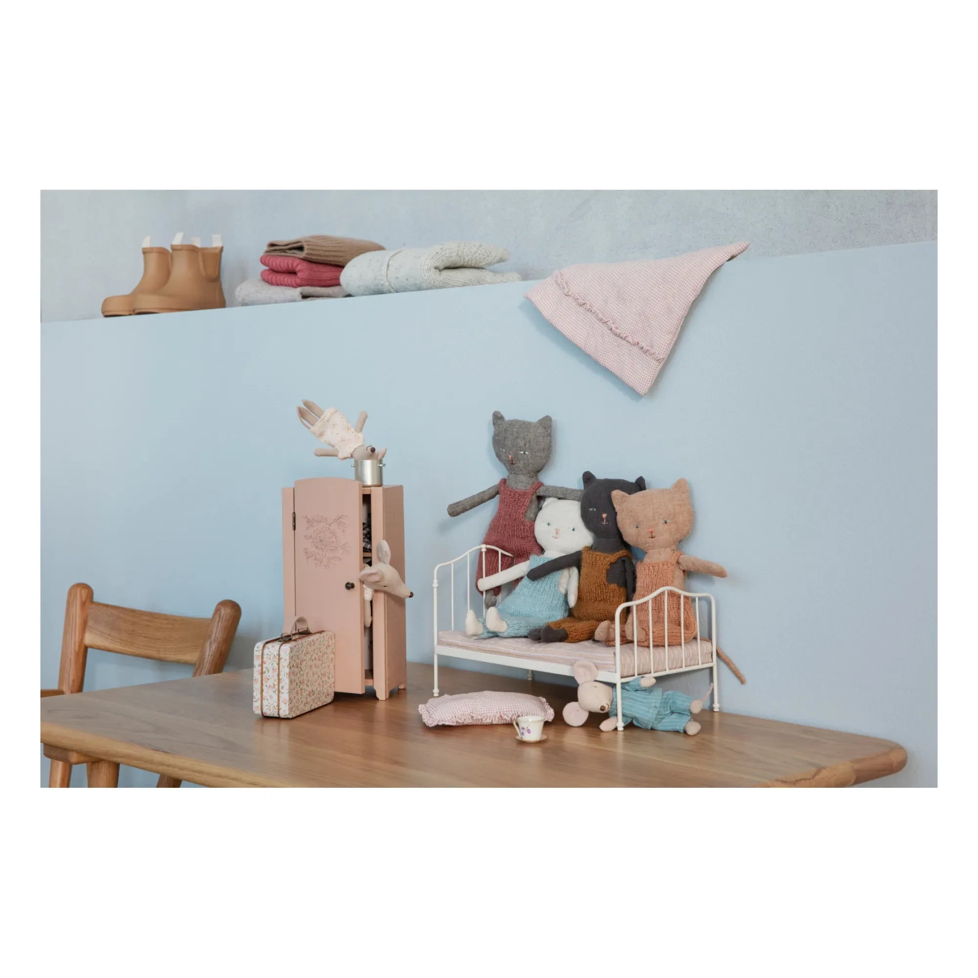 Maileg - Mini Ahşap Gardırop | Pembe