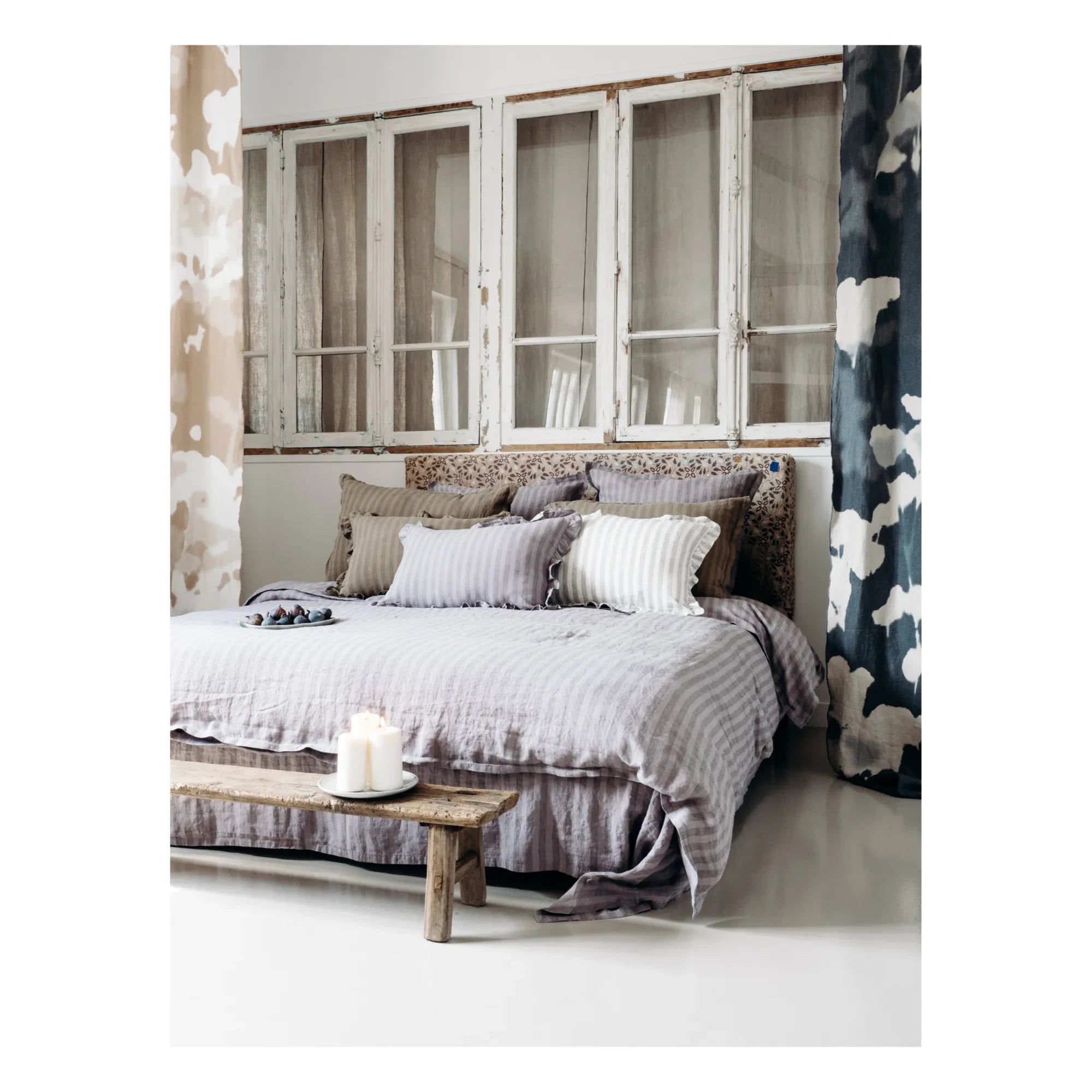 Le Monde Sauvage - Sandhills Linen Pillowcase | Purple