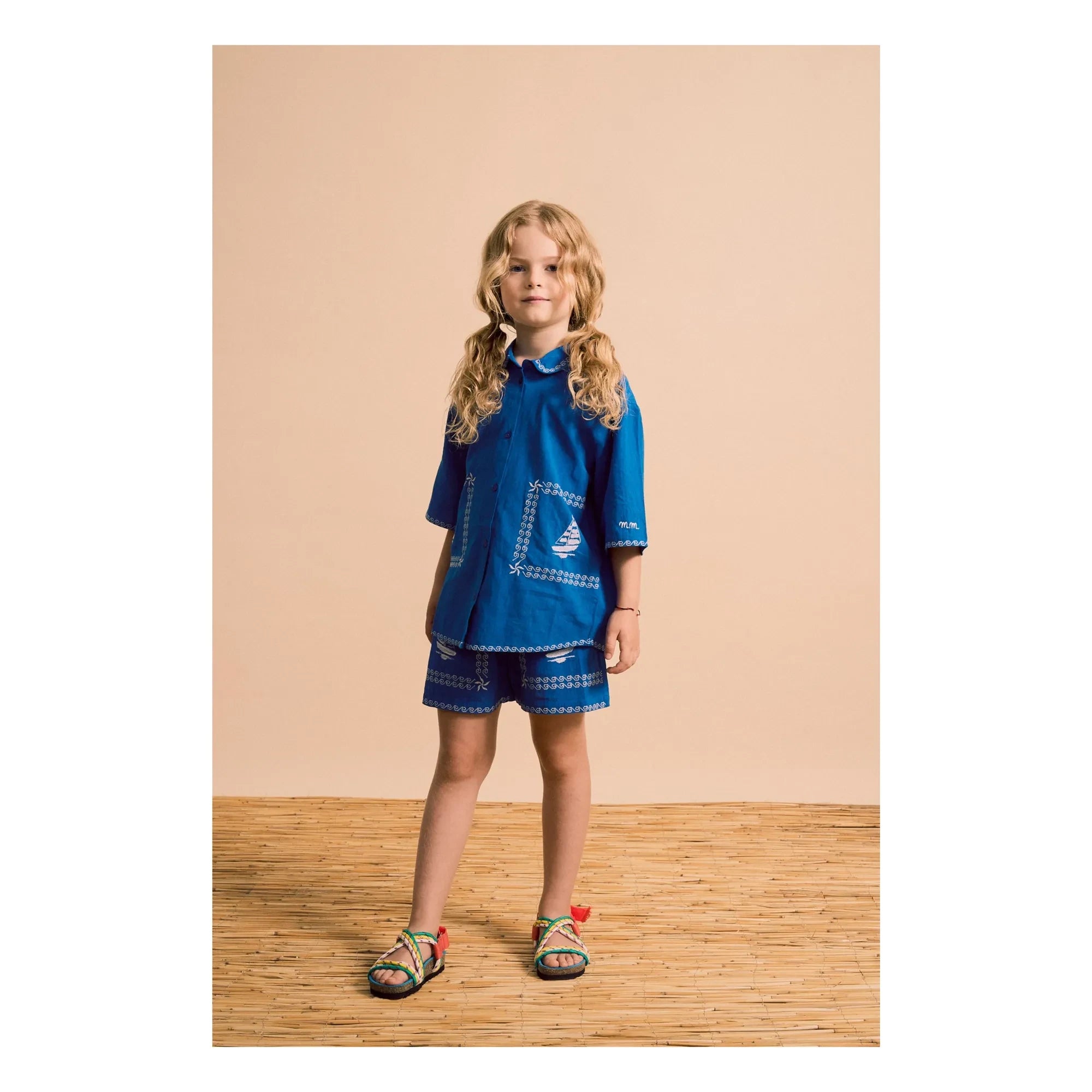 Maison Mangostan – Blau besticktes Voiles-Hemd