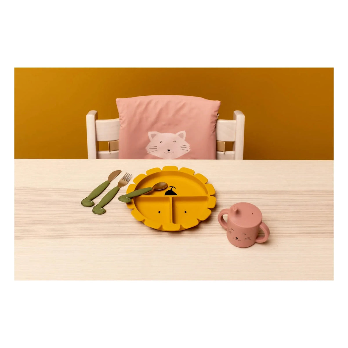 Trixie - Mr. Lion Compartment Vacuum Plate | Yellow