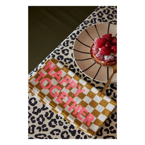 Rose in April - Thelma Graou Tischdecke | Haferflocken