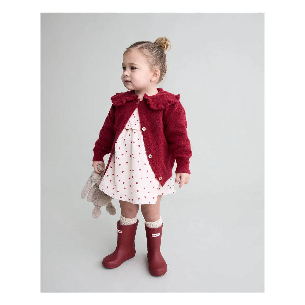 Búho - Girly Bébé kardigan s gumbima i Claudine ovratnikom | trešnjasto crvena