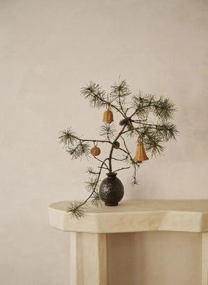 Ferm Living - Χριστουγεννιάτικα στολίδια από πλεκτό ρατάν σε σχήμα καμπάνας - Σετ 3 τεμαχίων