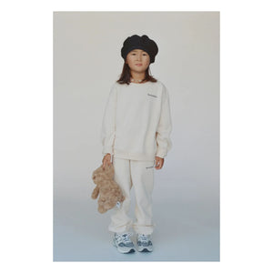 Sporty & Rich – Jogger Serif Logo | Creme