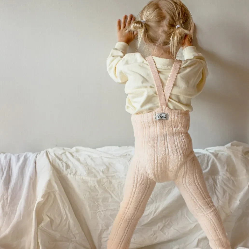 Silly Silas – Bio-Baumwoll-Strumpfhose mit Trägern im Granny-Stil, offener Schritt | Pfirsich
