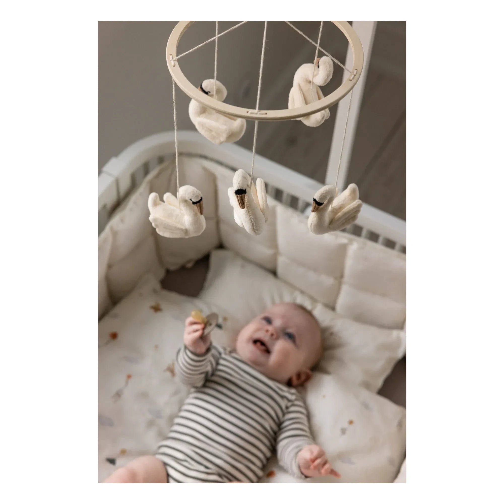 Sebra - Mobile Swans | White