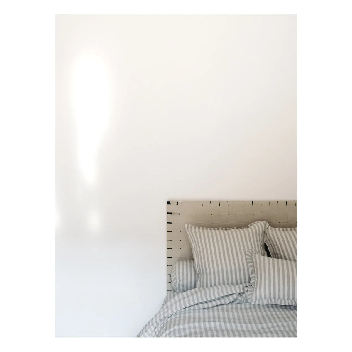 Le Monde Sauvage - Sandhills Frilled Cushion Cover | Off White