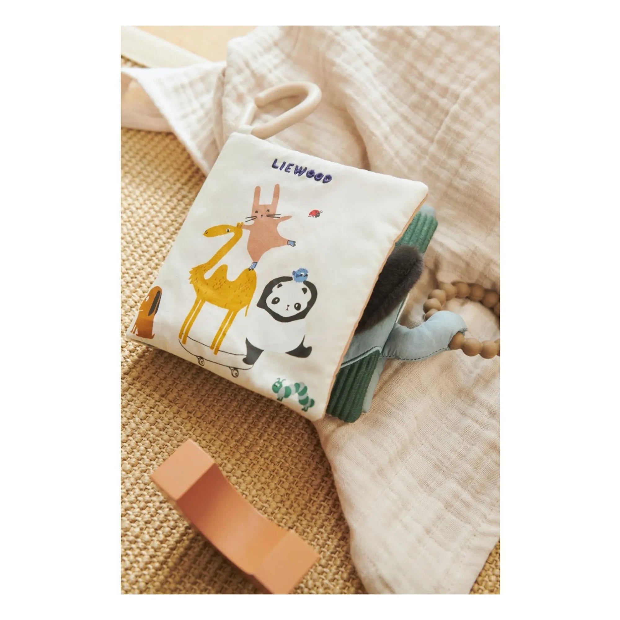 Liewood - Fey Stoffbuch | Weltreise/Sandfarben