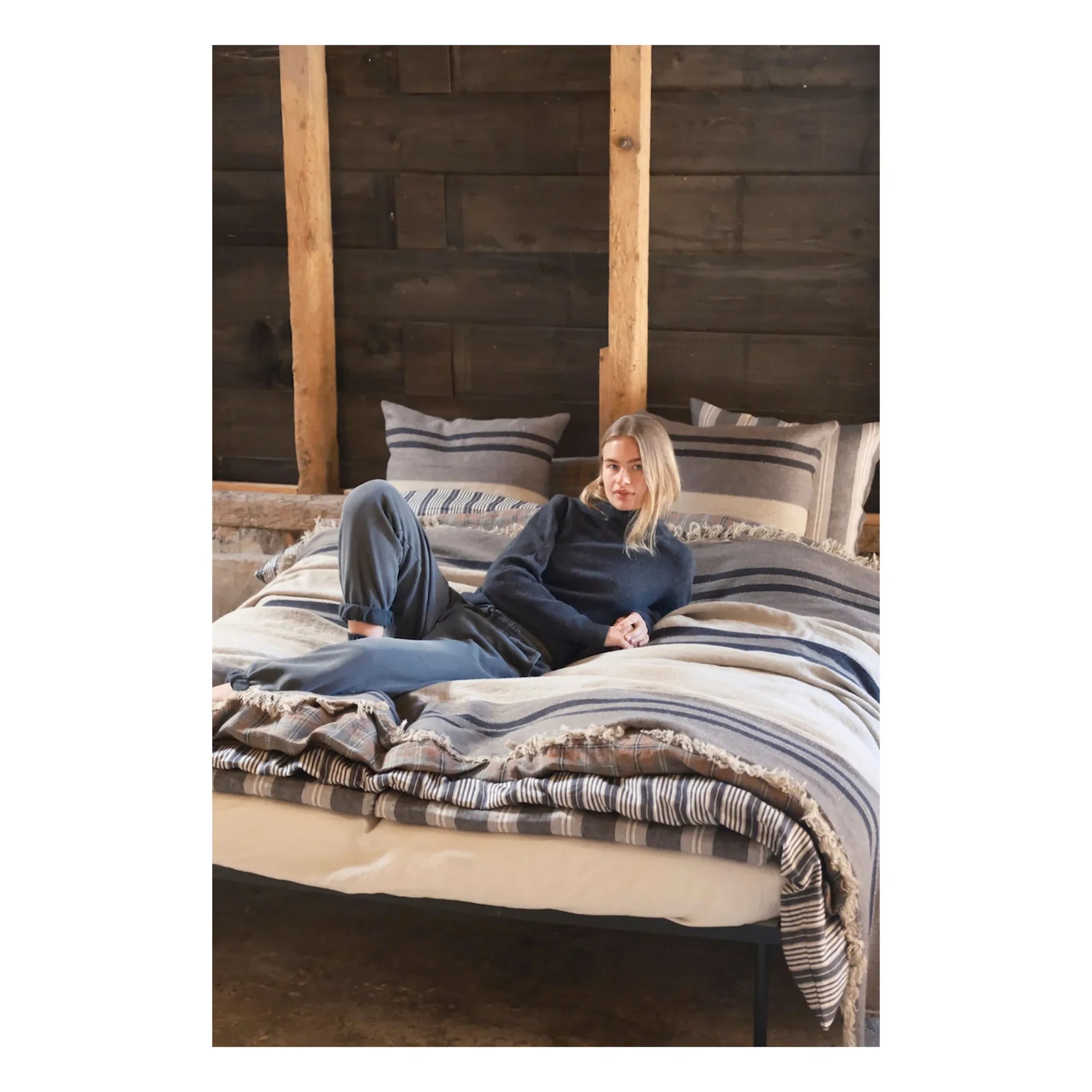 Libeco - Black House Stripe keten throw | Kömür