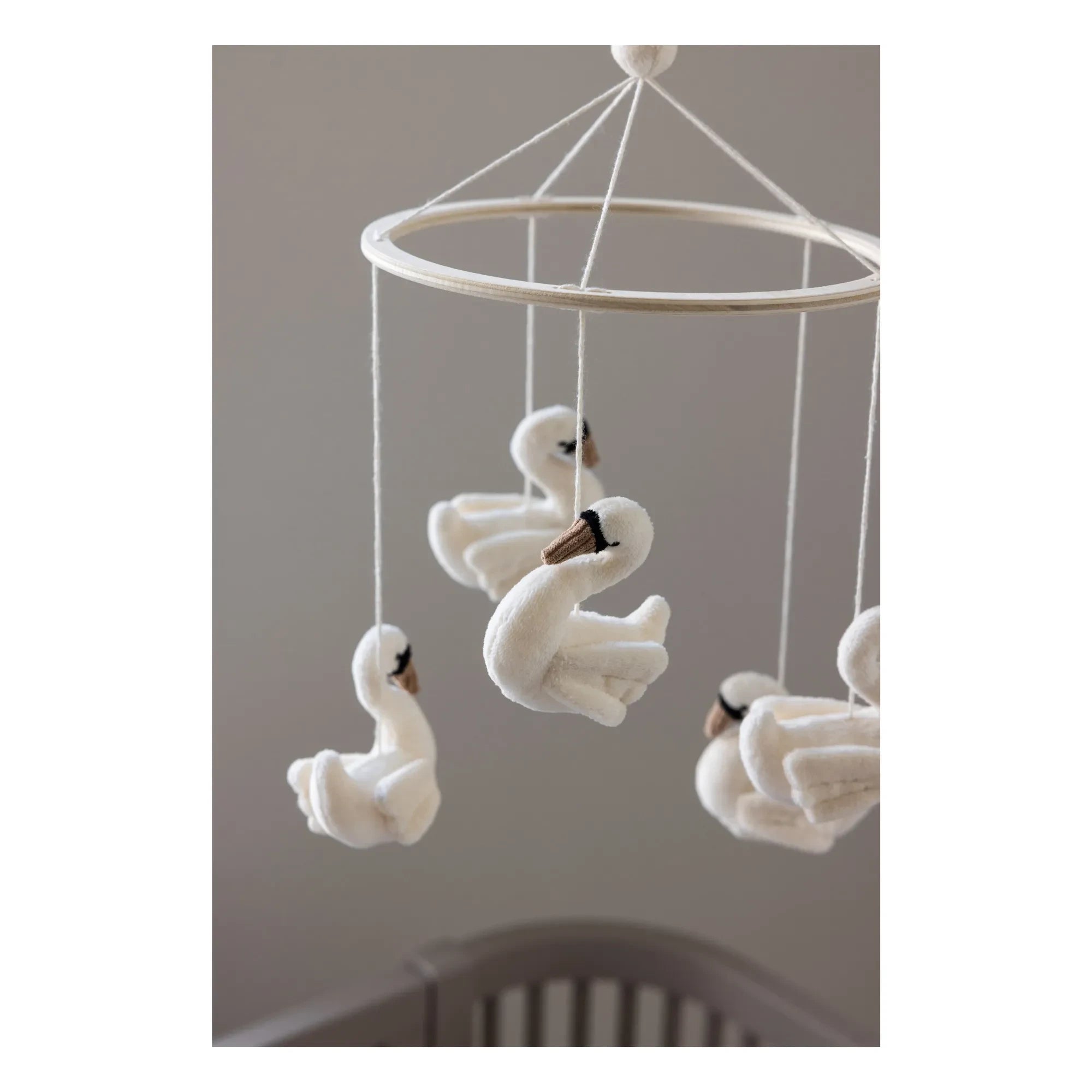 Sebra - Mobile Swans | White