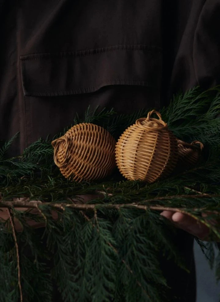 Ferm Living - Örgü rattan yılbaşı süsleri - 2'li set