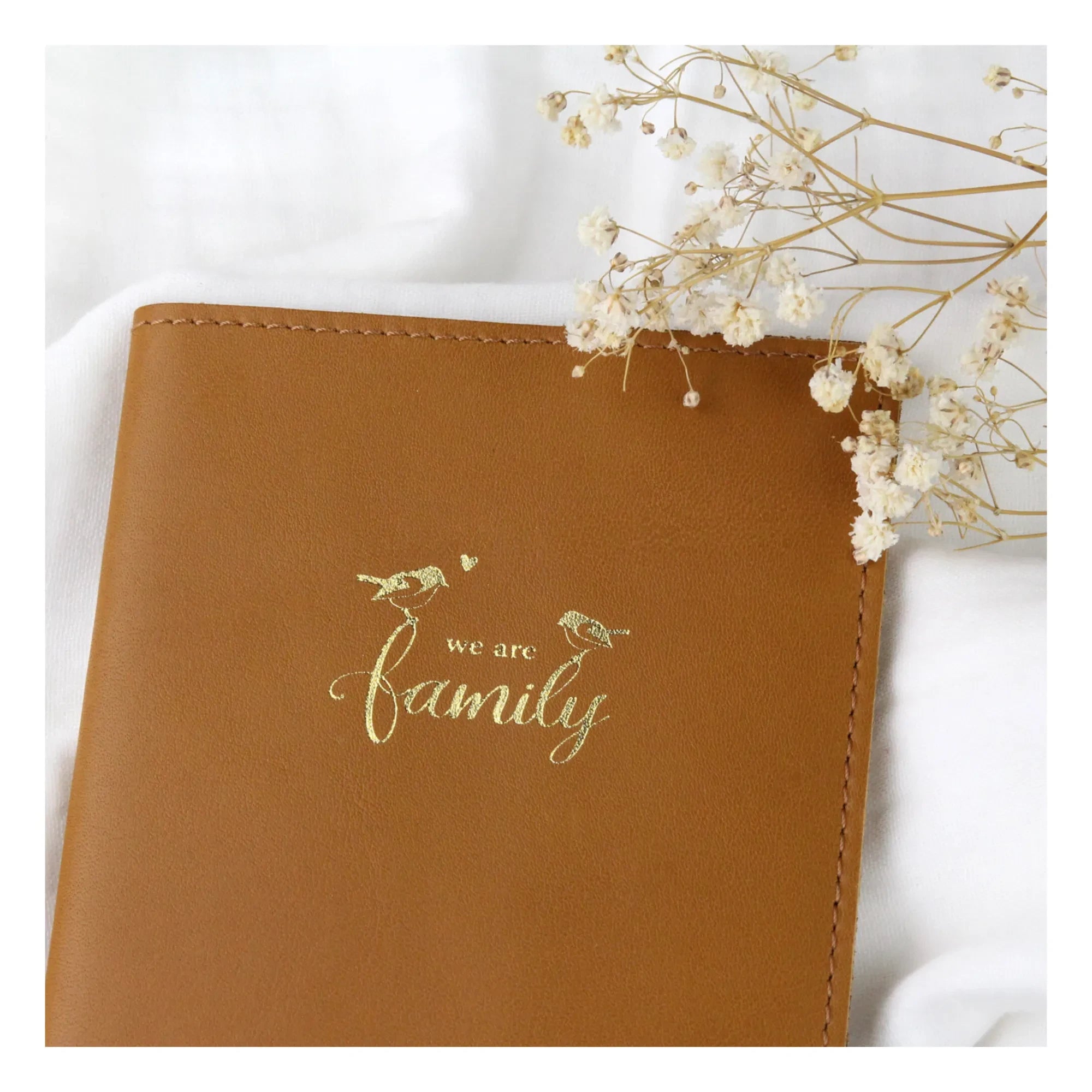 Barnabé aime le café – Leder Familienbuchcover | Karamell