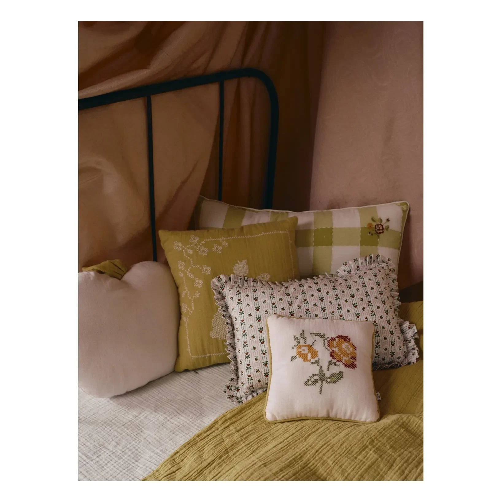 Editions Aimable - Hubert ekose yastık | Yeşil