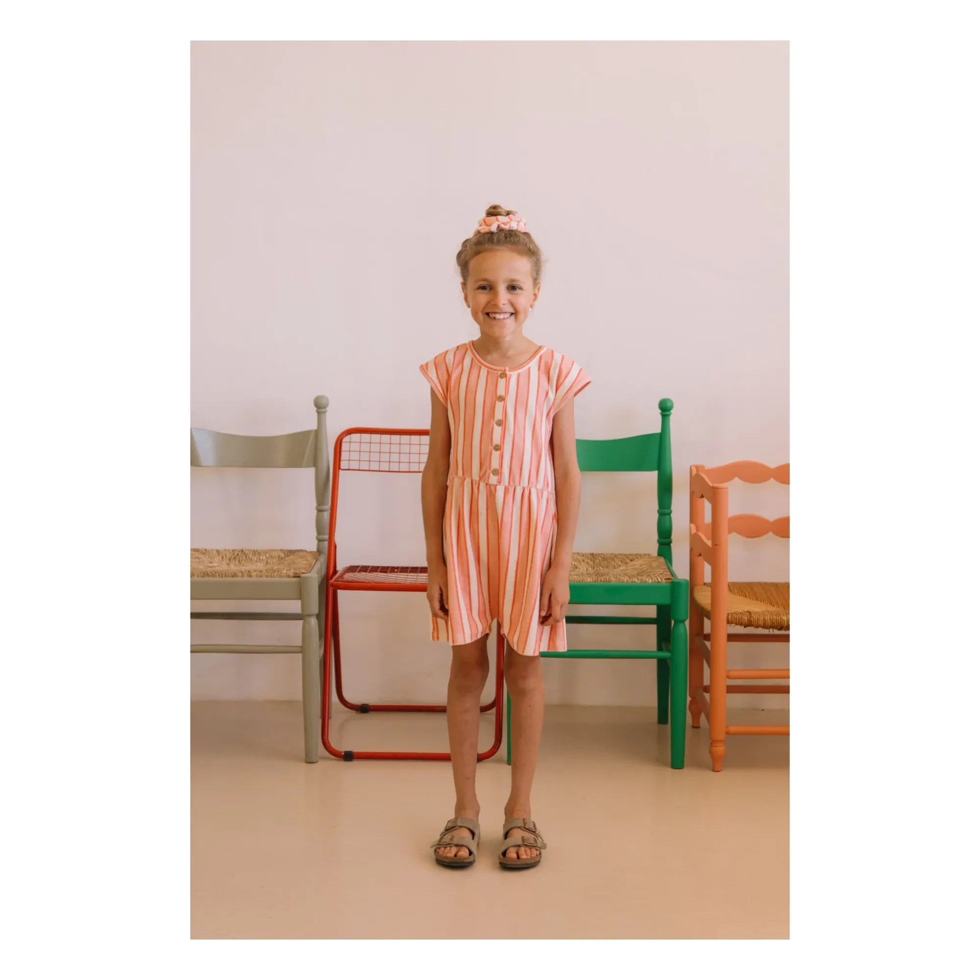 Studio Bohème - Loulou Gestreifter Bio-Baumwoll-Frottee-Overall | Rosa