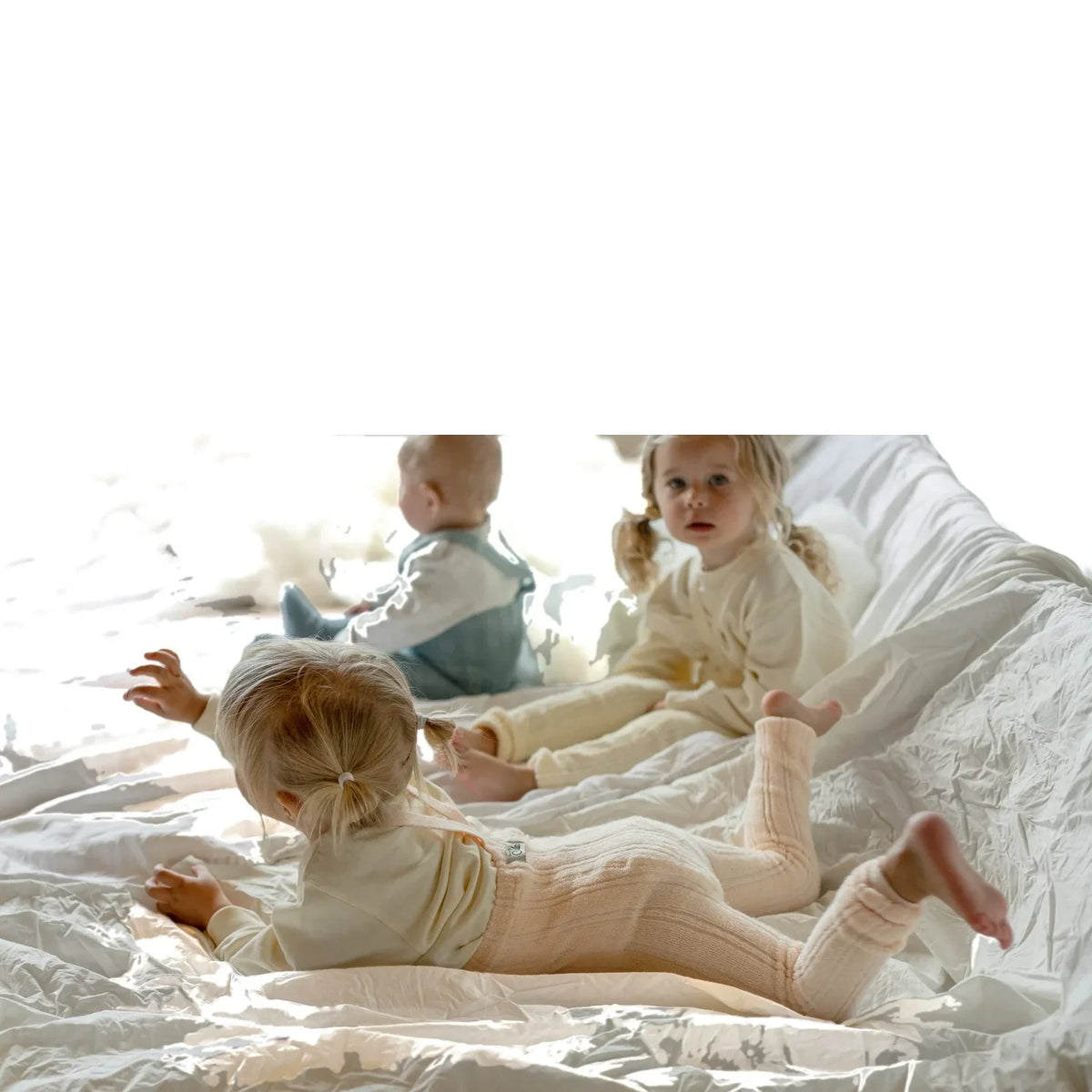 Silly Silas – Bio-Baumwoll-Strumpfhose mit Trägern im Granny-Stil, offener Schritt | Pfirsich