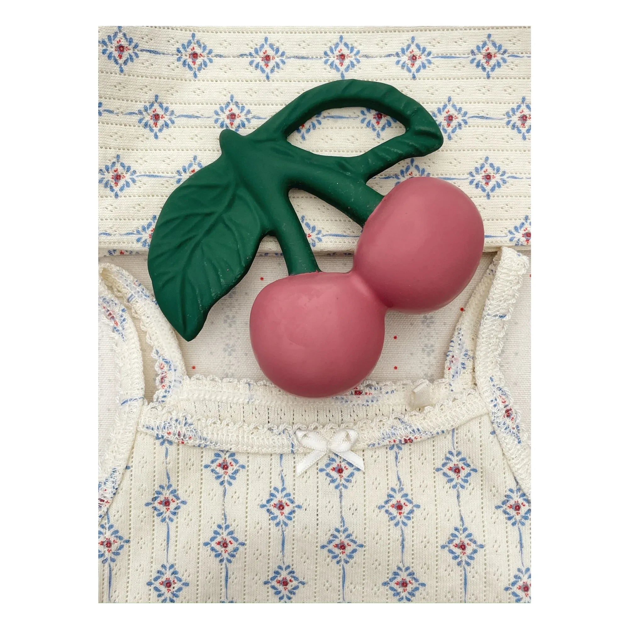 Konges Sløjd - Cherry teething ring | Red