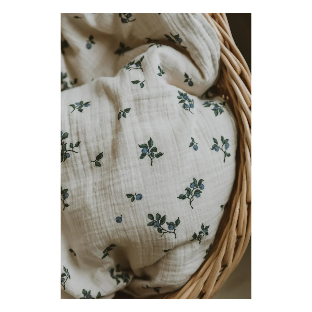 garbo&friends - Blaubeere Baumwoll-Musselin-Decke | Off-White