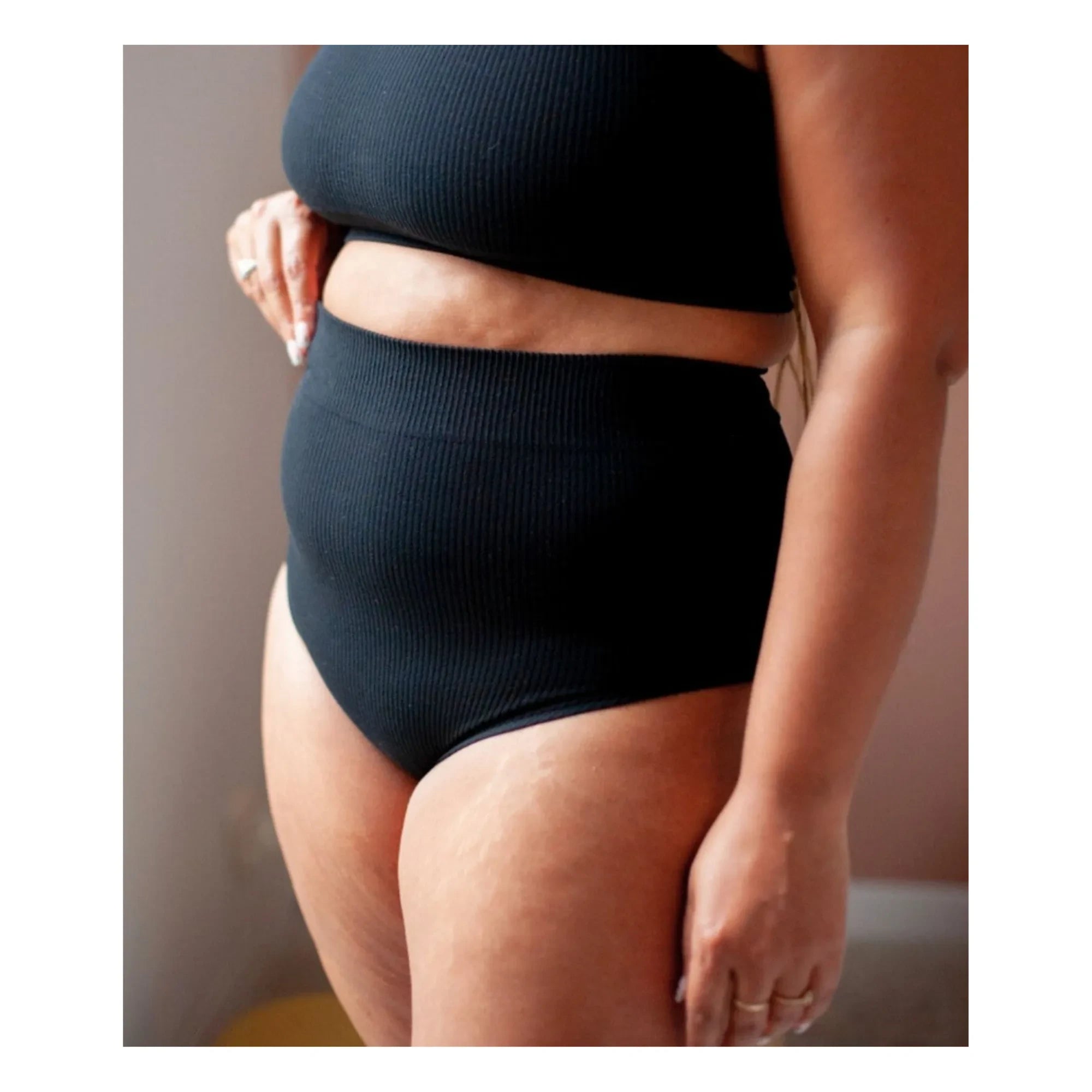 Mama Hangs - High Waist Slips für den Alltag | Schwarz