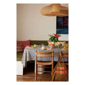 Rose in April - Thelma Graou Tischdecke | Haferflocken