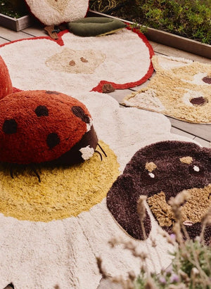 Lorena Canals - Maria "The Ladybug" Yer Minderi | Kırmızı