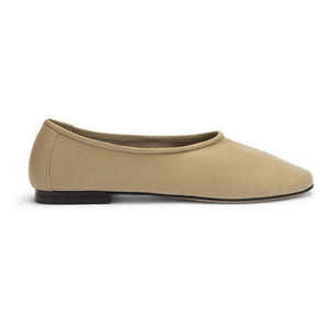 BY FAR - Prudence Dokulu Leather Loafers | Beige