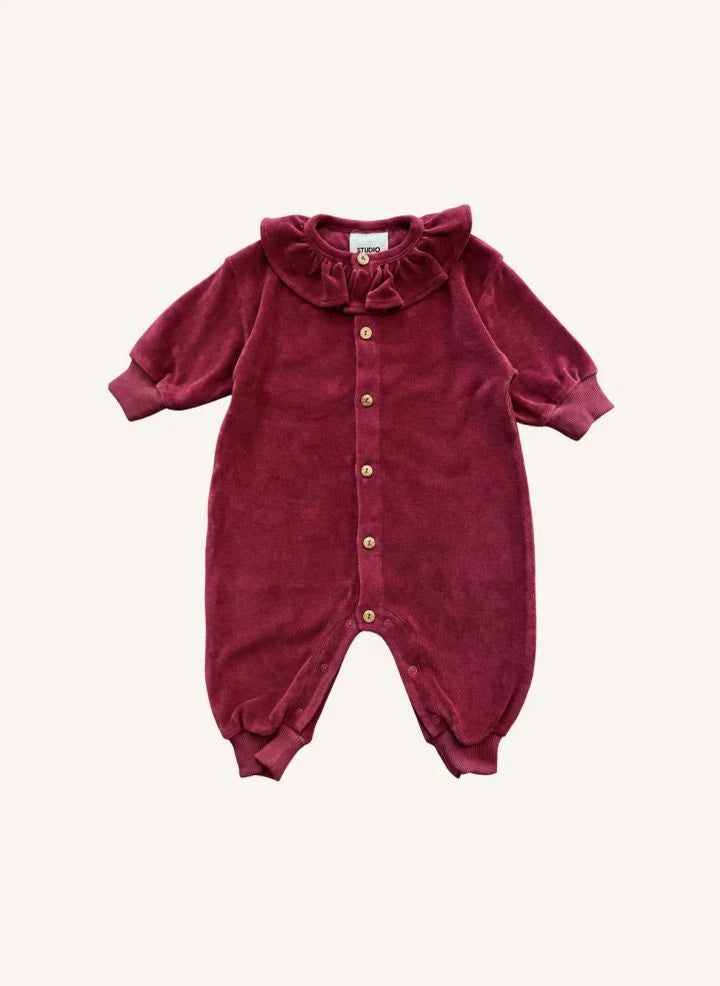 Studio Bohème - Iris Organische Baumwollvelours Overall | Himbeerrot
