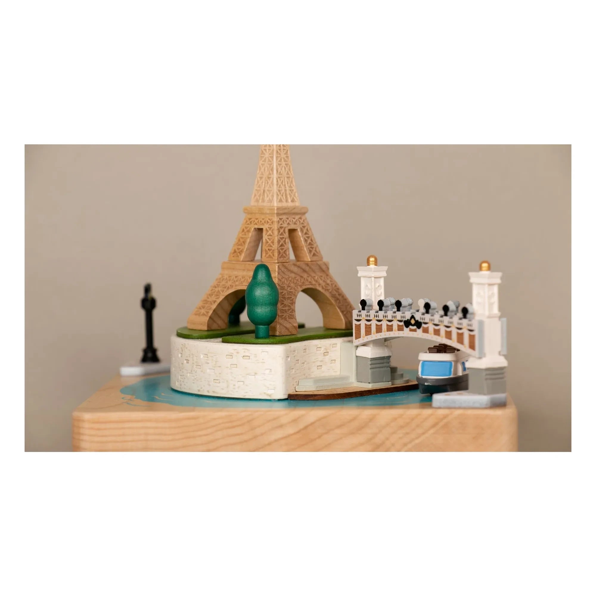 Wooderful life - Eiffel Tower jukebox
