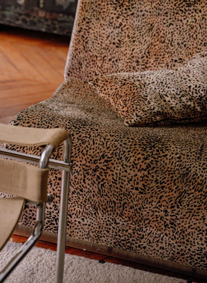 The Socialite Family - Carino Roseanna x The Socialite Family Leopar Desenli Jakarlı Kadife Yastık | Leopard