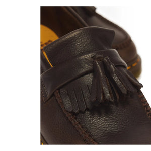 Dr Martens - Adrian YS أحذية لوفر مزينة بشراريب | بني