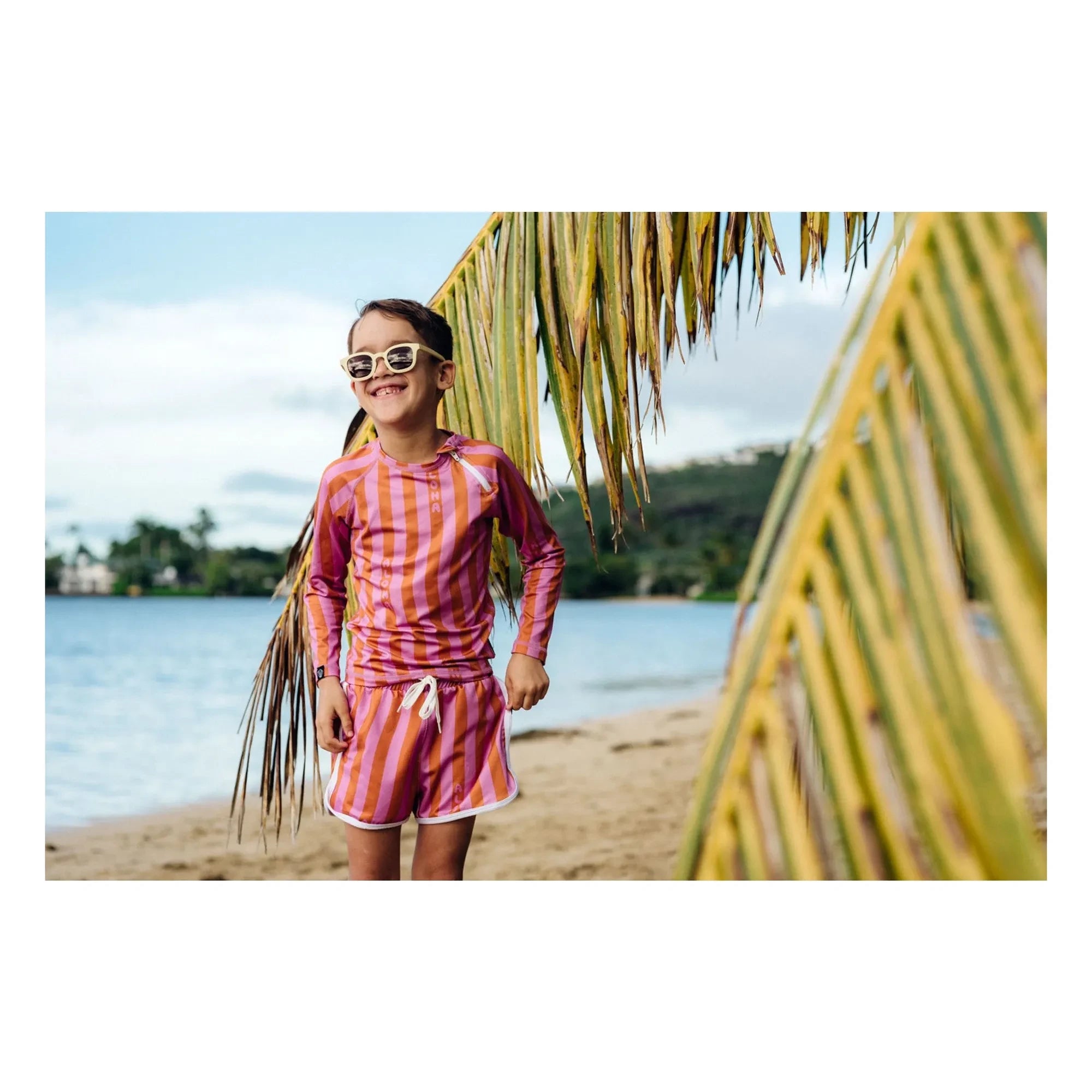Beach & Bandits - Camiseta Rayas Aloha Anti-UV Fibras Recicladas | Rosa