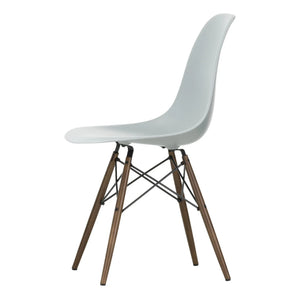 Vitra - DSW plastik sandalye - akçaağaç taban - Charles & Ray Eames | Açık gri