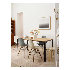 Vitra - DSW plastik sandalye - akçaağaç taban - Charles & Ray Eames | Beyaz