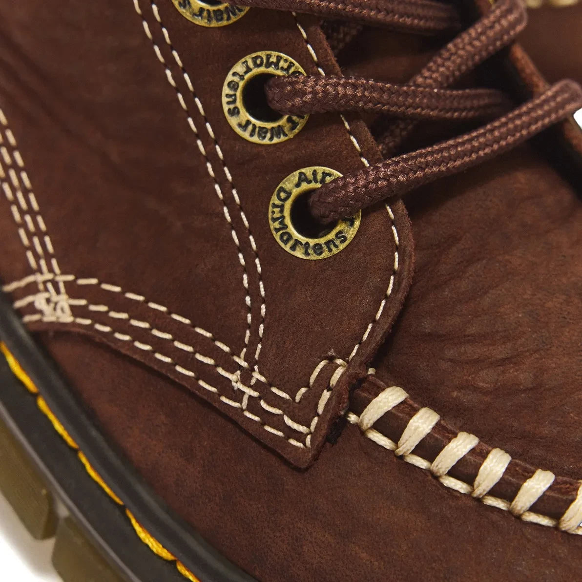 Dr Martens - أحذية Raffe J مخدوشة | بني