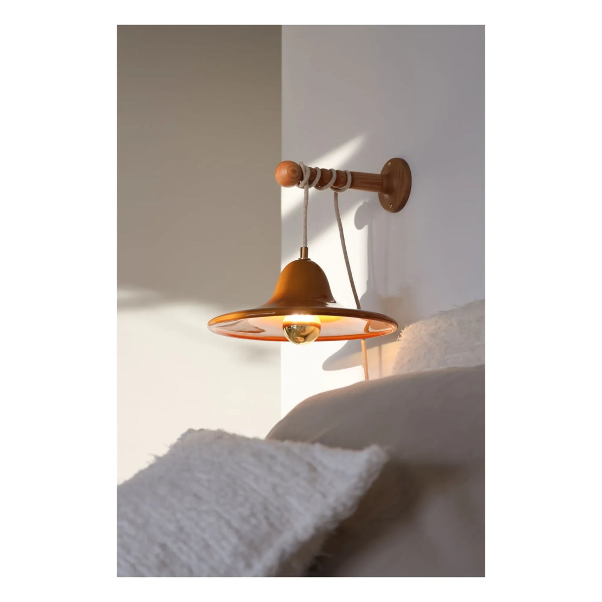 Masamé - Gigaro Hand Lamp | Honey
