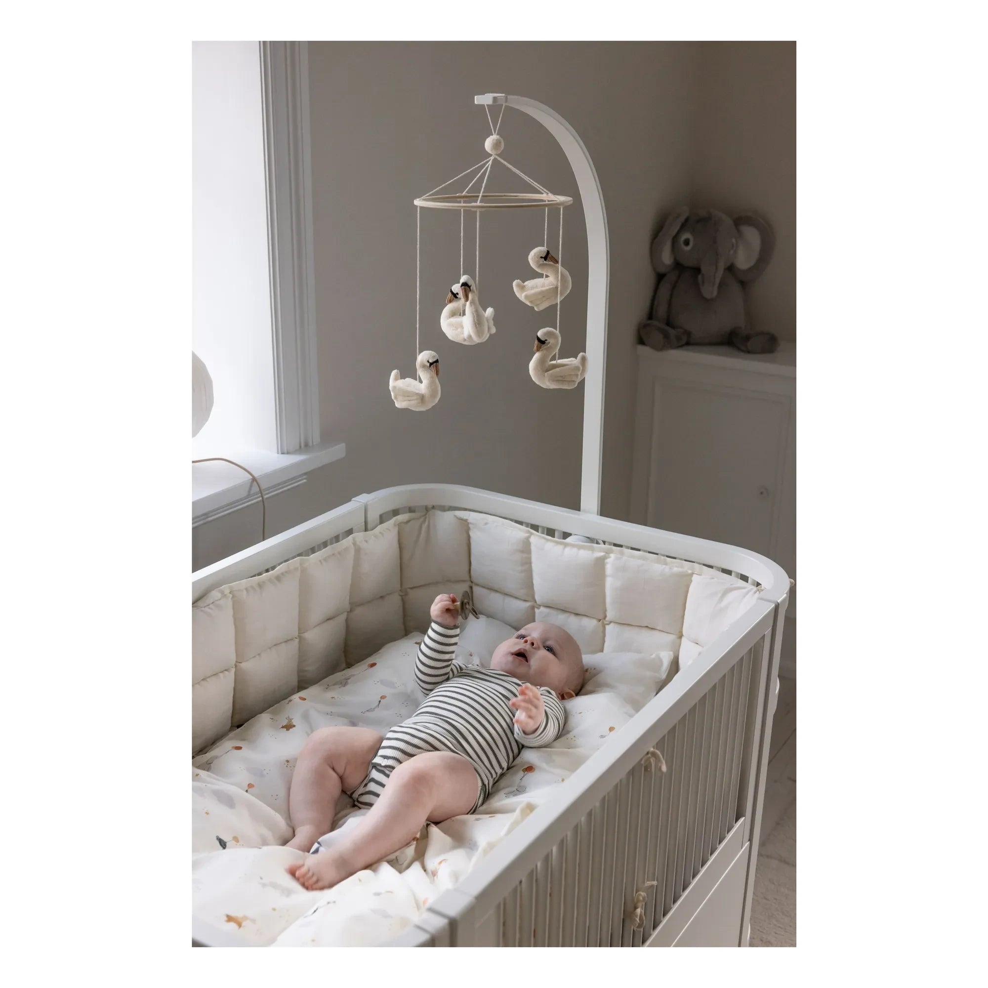 Sebra - Mobile Swans | White