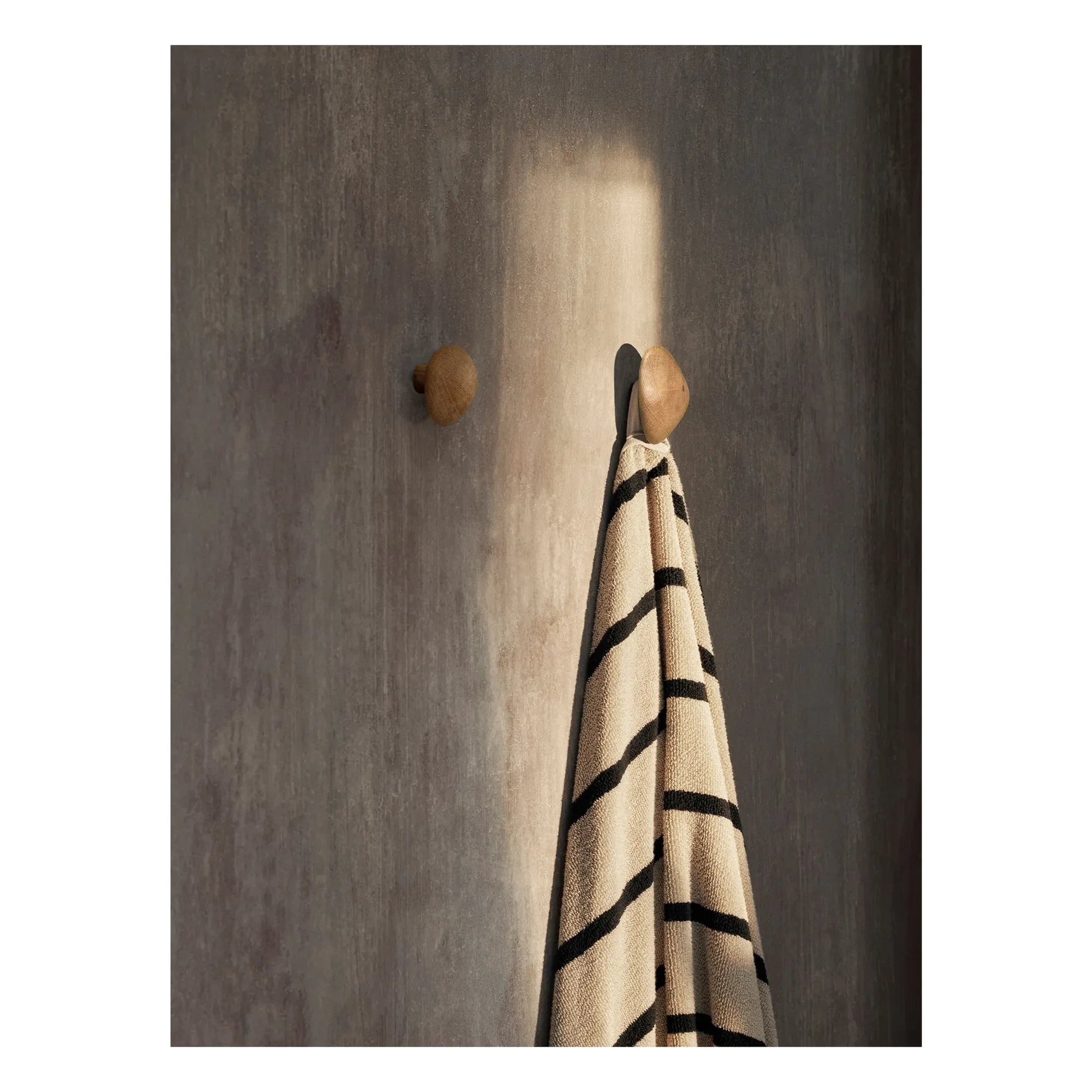 Ferm Living - Cairn ahşap duvar askıları - 2'li Set | Açık meşe